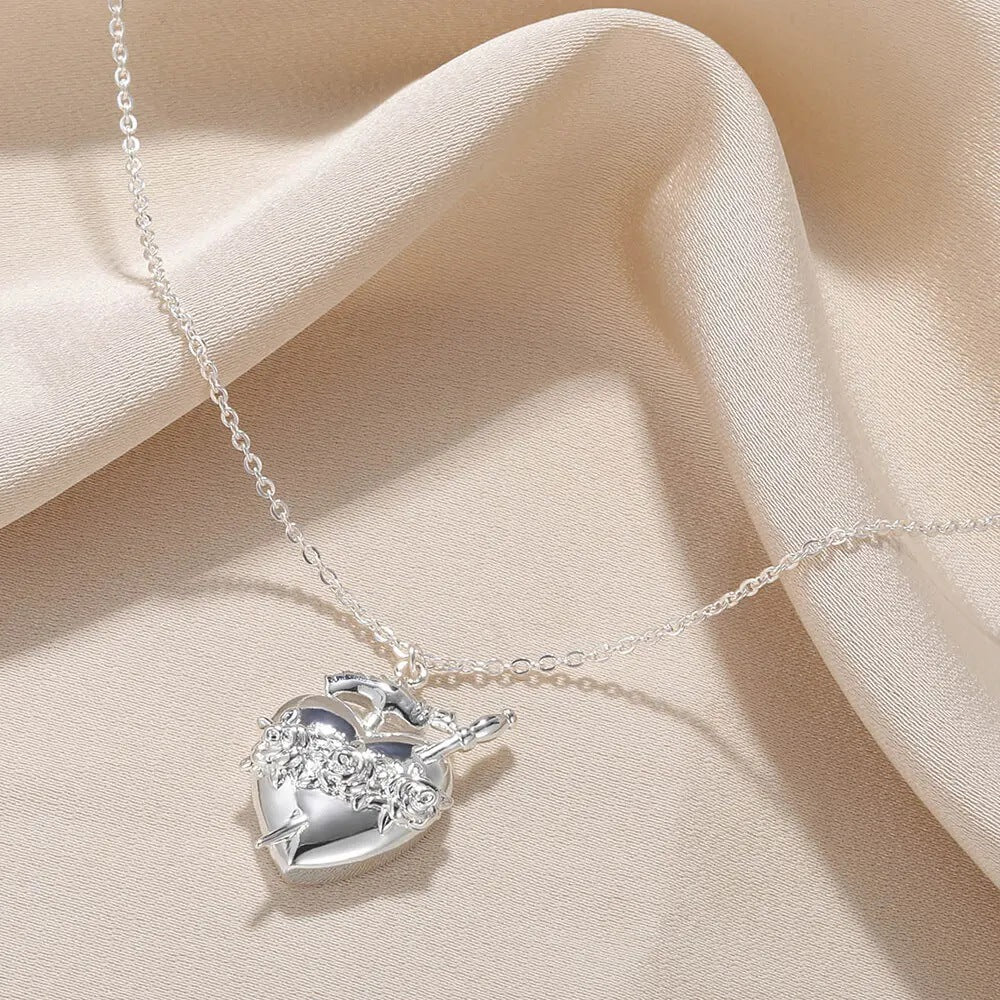 Creative Fashion Heart-shaped Sword Love Heart Flowers Pendant Necklace