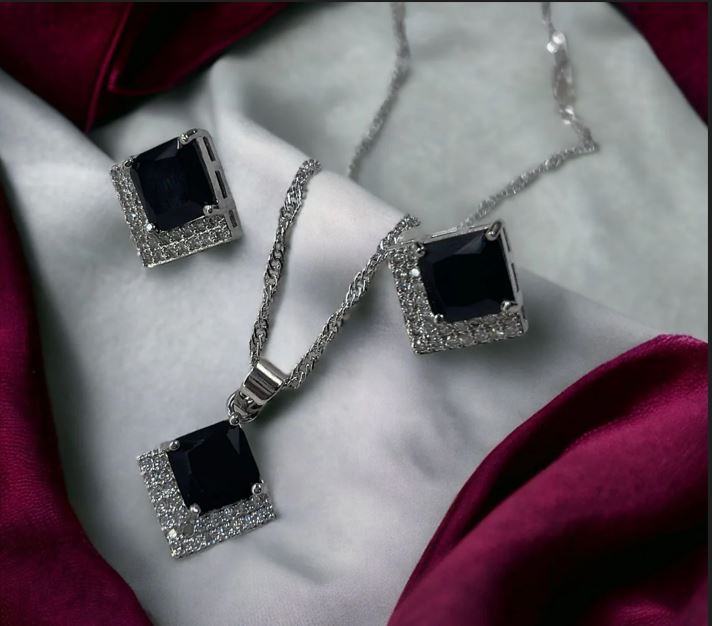 V Square Pendent Set